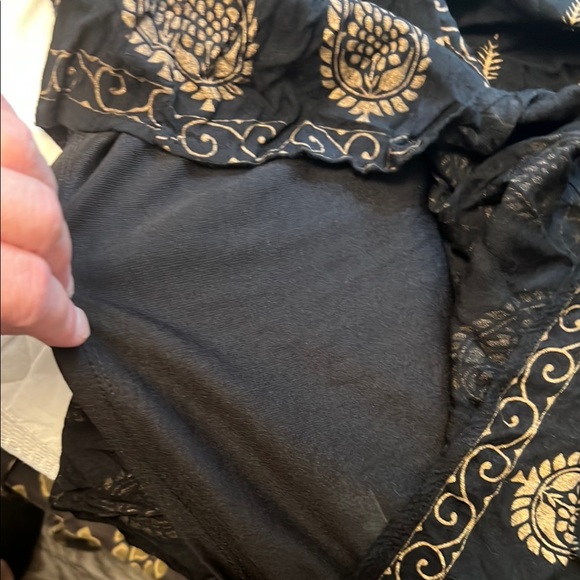 Elegant Black and Gold Mini Dress - Picture 4 of 4